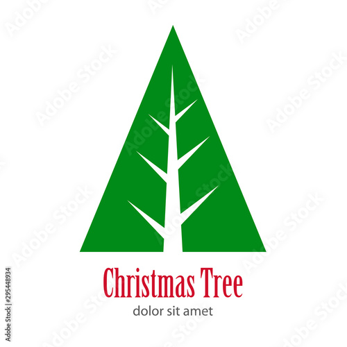 Logotipo con texto Christmas Tree con árbol abstracto triangulo con tronco y ramas en espacio negativo en color verde