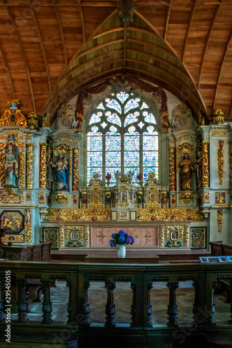 Sainte-Marie-du-Ménez-Hom, Autel de la chapelle, Finistère, Bretagne  © guitou60