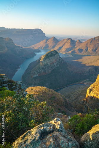 Obraz na płótnie three rondavels and blyde river canyon at sunset, south africa 41 w salonie