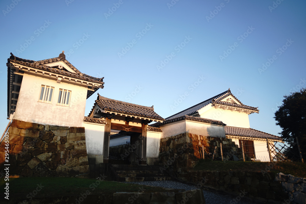 日の出の富岡城跡