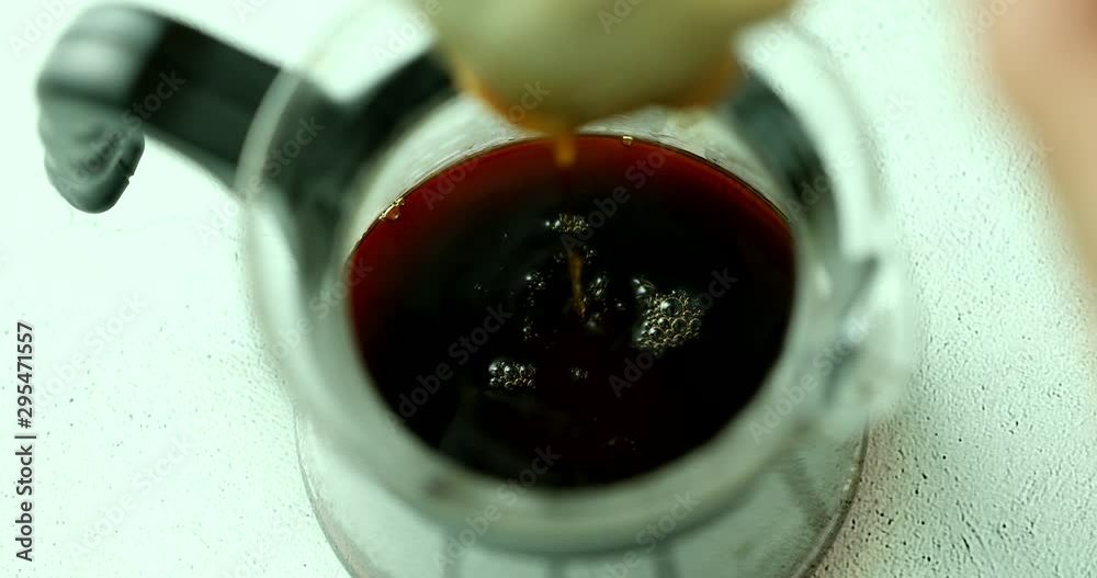 Making flannel cloth drip coffee (nel drip)