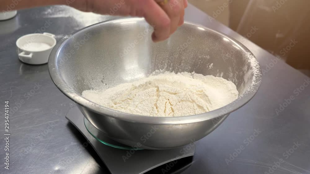 Master Class for the preparation of bread from flour, fresh dough. Baking bread Master Class for the preparation of bread from flour, fresh dough. Baking bread