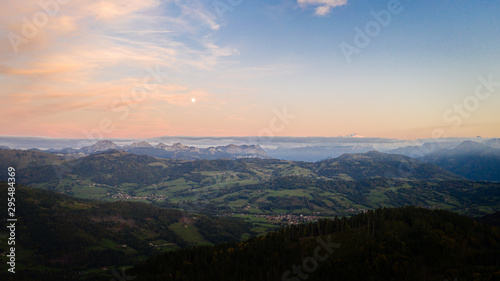 Panorama sur le Mont-Blanc au coucher du soleil