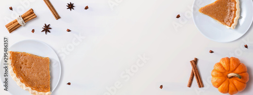 Canvas Print Pumpkin pie with autumn pumpkin - overhead view