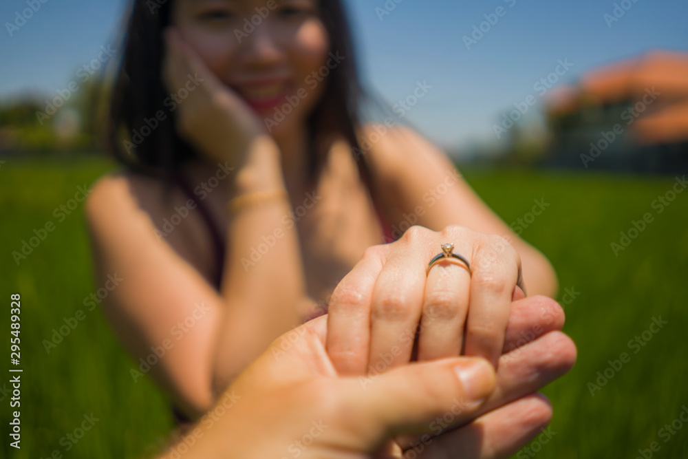 Proposal hand and finger deals