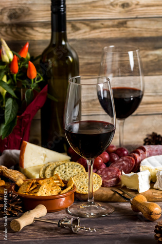 Red wine with cheese and crackers.