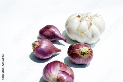 red onions and white onions or garlic