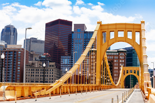 Tableau sur toile Roberto Clemente Bridge structure over Pittsburg view