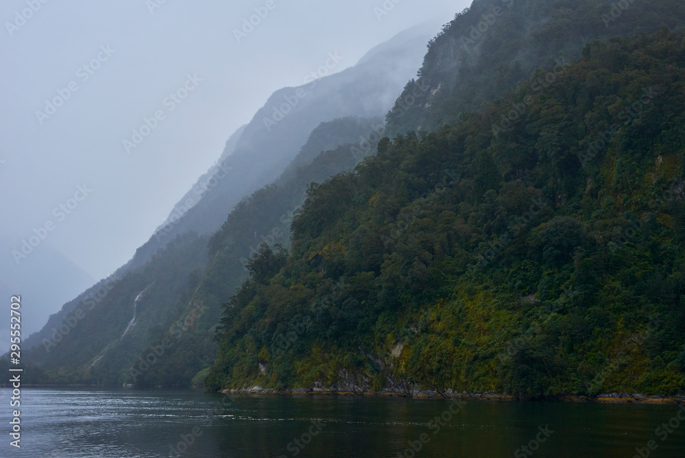 Moody Misty Mountains, Untouched landscapes in New Zealandd