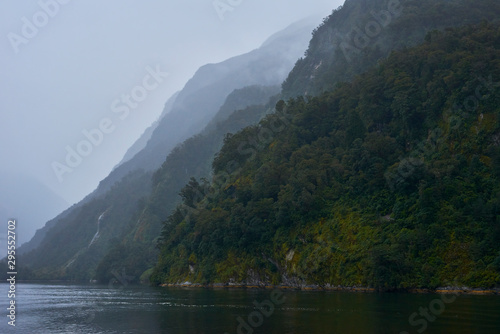 Moody Misty Mountains, Untouched landscapes in New Zealandd © Fraser
