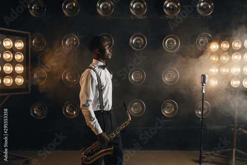 Sticker Black jazz musician with saxophone on the stage