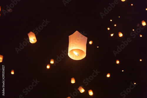 New year in Chiang Mai with floating lanterns © Goran