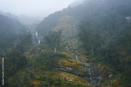 Moody Misty Mountains, Untouched landscapes in New Zealandd
