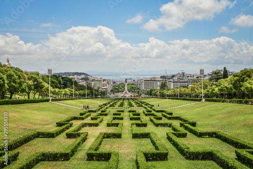 Fototapeta Naklejka Na Ścianę i Meble -  Eduardo VII park in Lisbon