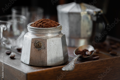 Fotografia Moka coffee pot filled with brown ground coffee to prepare traditional Italian e