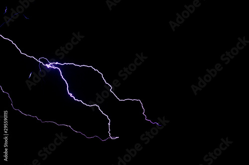 Obraz na płótnie Lightning stretches out across a black sky w salonie