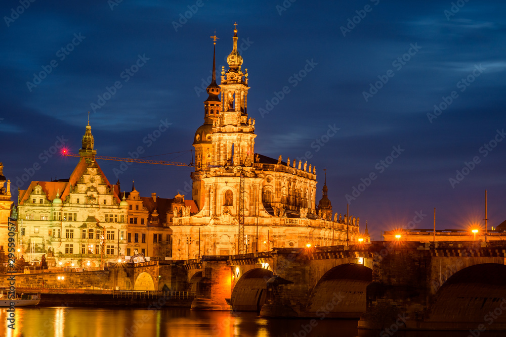 Panorama Dresden zur blauen Stunde