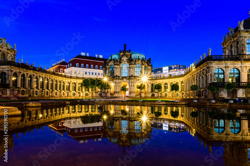 Zwinger in Dresden zur blauen Stunde