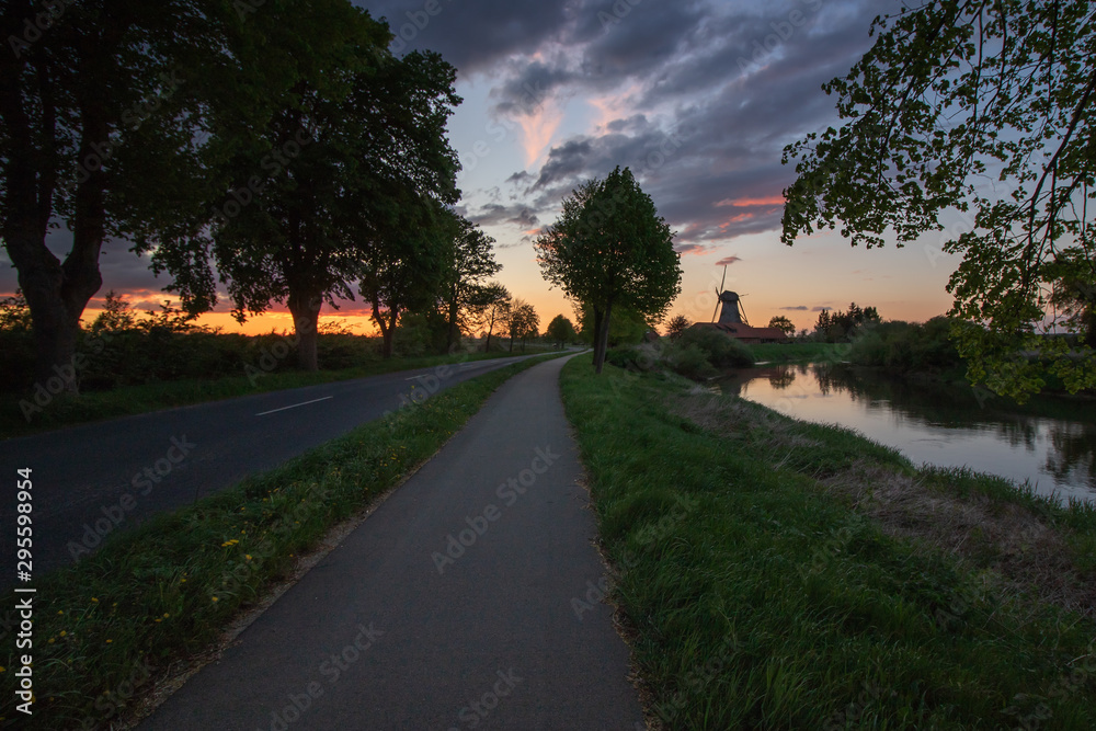 Landschaft Niedersachsen Sonnenuntergang am Fluß