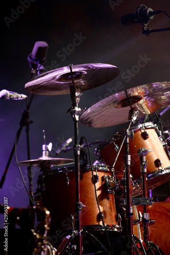 vertical picture of drumkit set 