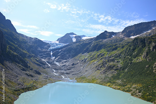 Triftgletscher und Triftsee bei Triftbrücke photo