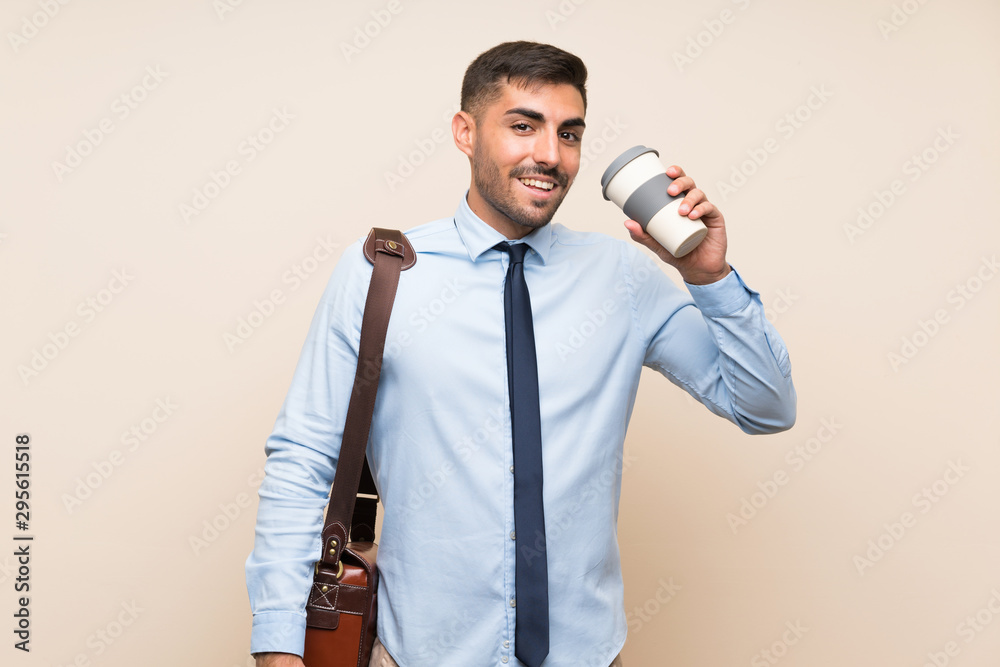 Naklejka premium Young business with beard holding a take away coffee