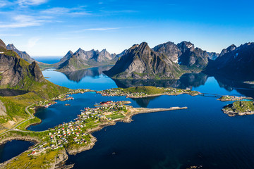 Papier peint photo Lofoten Archipel des Lofoten dans le Nordland  © Andrei Armiagov