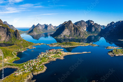 lofoty-to-archipelag-otoczony-gorami-w-norwegii