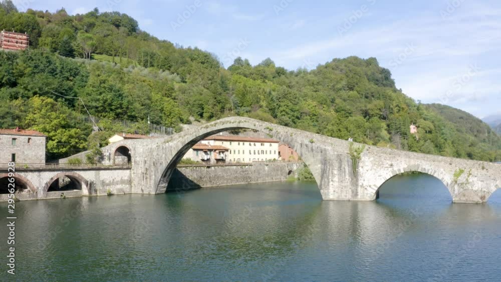 Ponte della Maddalena o ponte del diavolo in Toscana Ponte della Maddalena o ponte del diavolo in Toscana