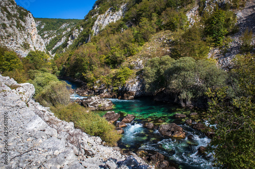 Quadro su tela Beautiful and turquoise river Unac in village Martin Brod in Bosnia and Herzegov