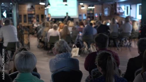 Wallpaper Mural Audience listens lecturer at workshop Torontodigital.ca