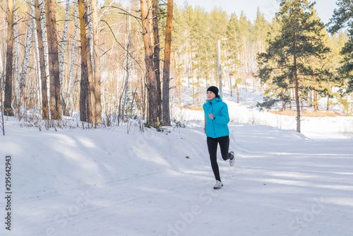 Winter cross-country exercise. Runner runs in the snow. Young female fitness model doing sports in the cold season, hardening. the concept of health © Асель Иржанова