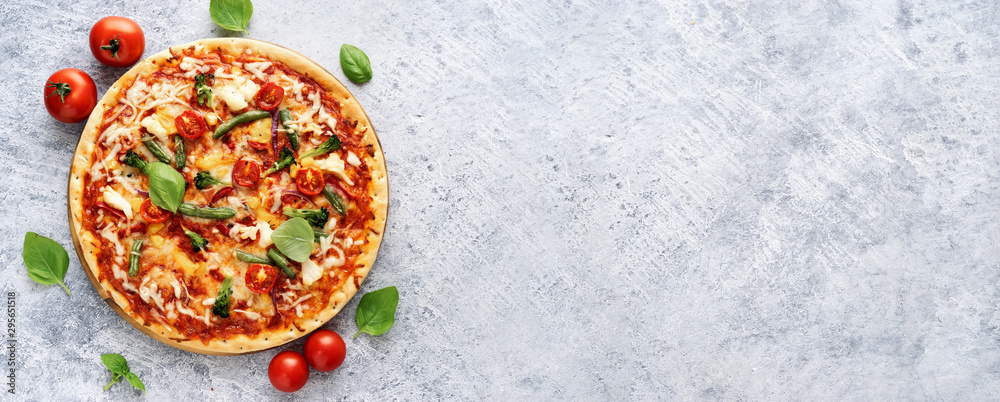 Fresh vegetarian pizza on light blue background - obrazy, fototapety, plakaty 
