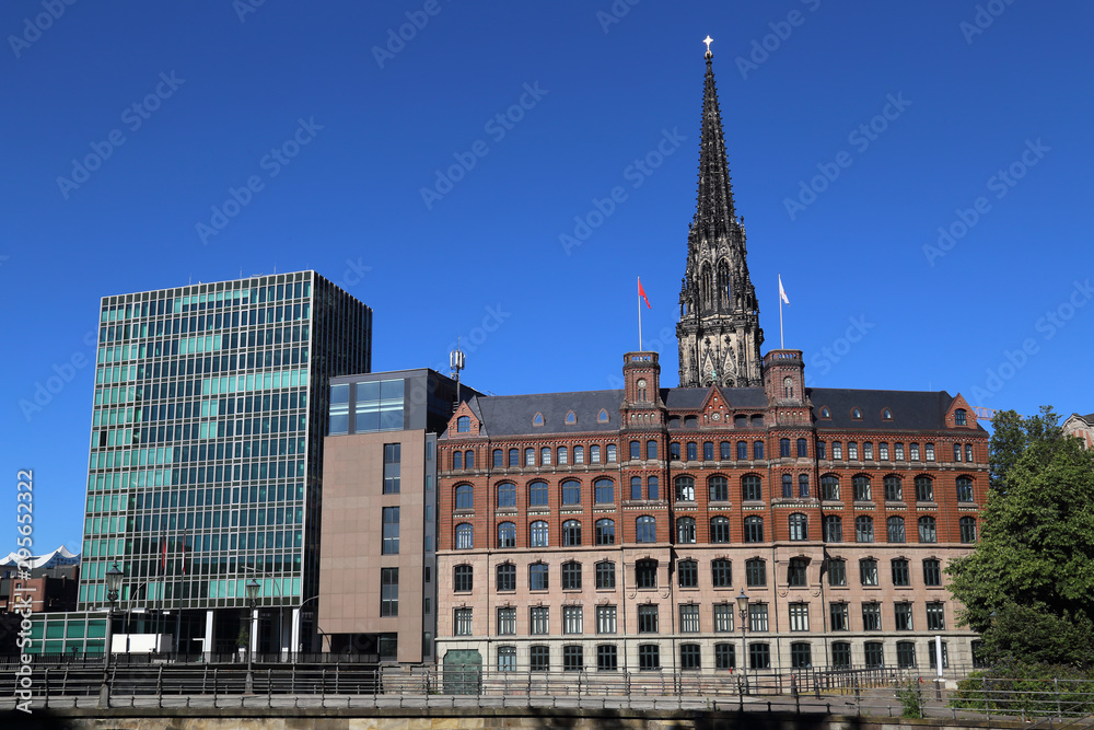 Obraz premium St. Nicholas, or Nikolaikirche church in Hamburg, Germany