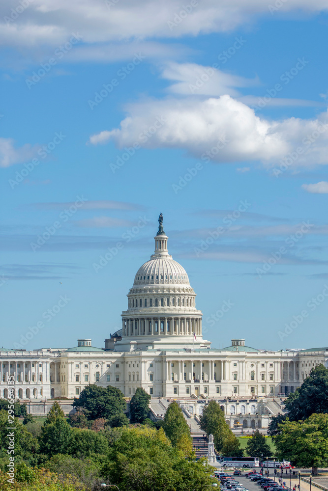 Naklejka premium West front of the U.S. Capitol building and dome, on Capitol Hill in Washington, DC.