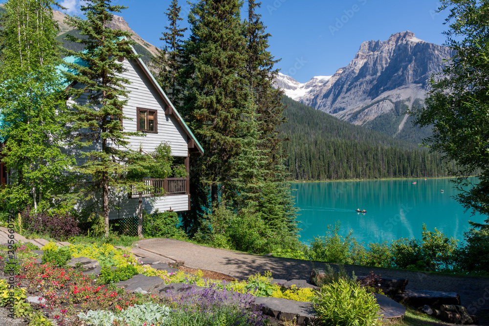 Fototapeta premium Emerald Lake Lodge at Emerald Lake, Canada