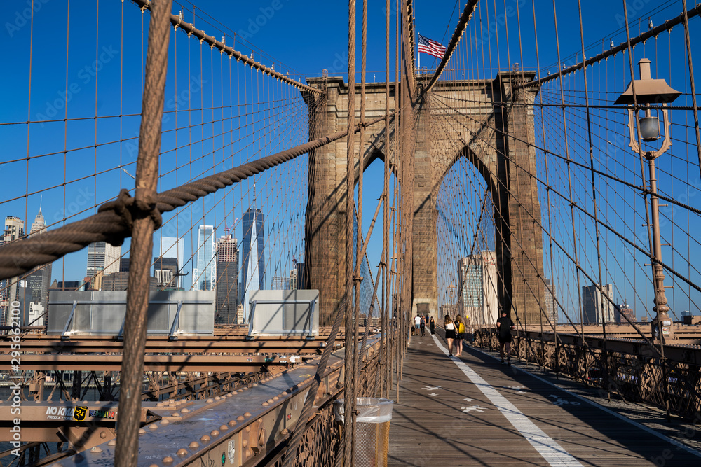 Obraz premium Poranek na Brooklyn Bridge w Nowym Jorku