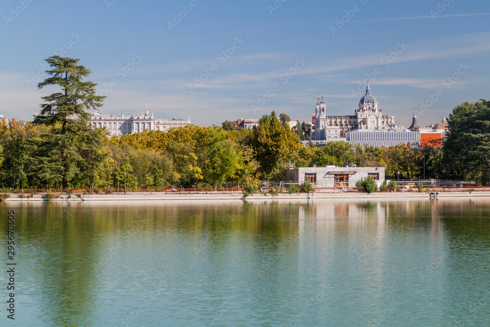 Obraz premium Royal Palace and Almudena cathedral in Madrid, Spain