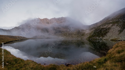 les pyrénées françaises et les reflets