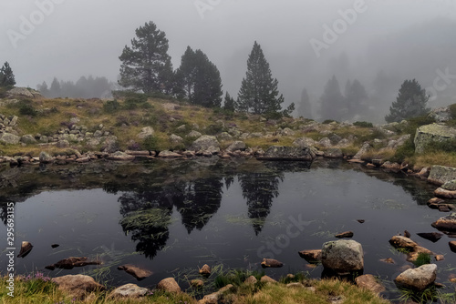 les pyrénées françaises et les reflets