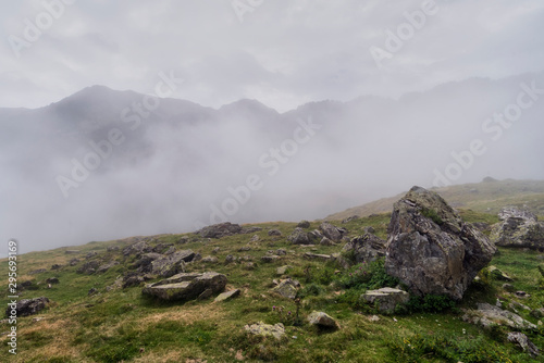 les pyrénées françaises et leur brouillard