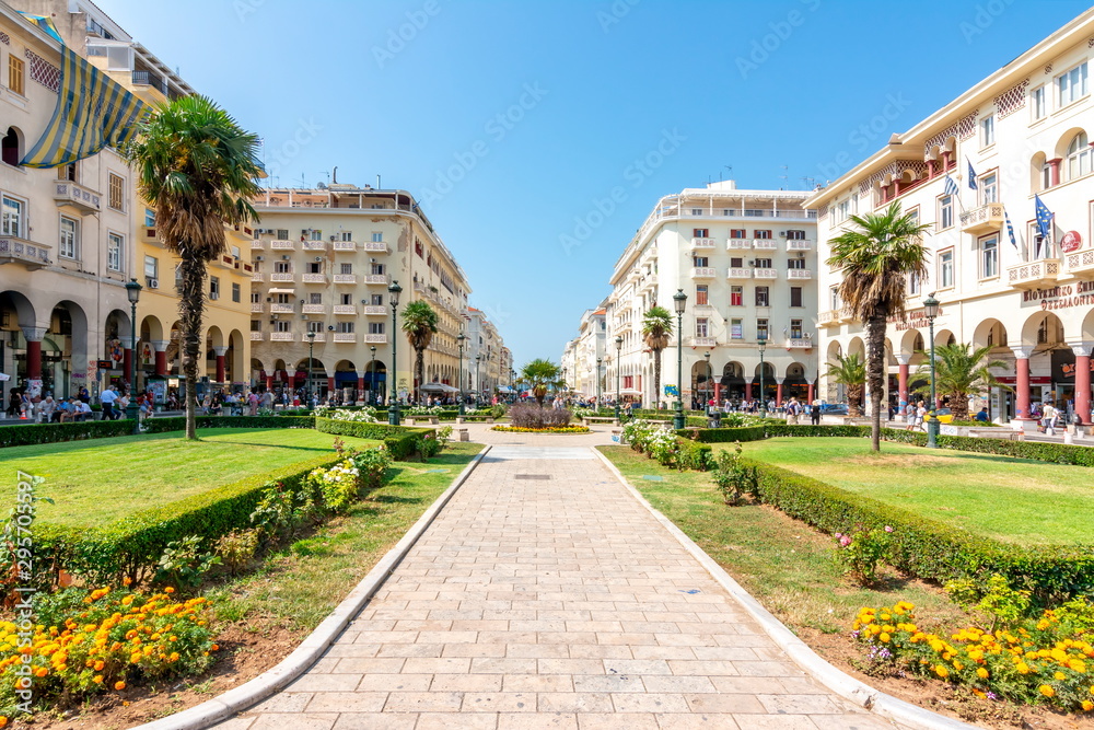 Obraz premium Aristotelous (Aristotle) Square in center of Thessaloniki, Greece
