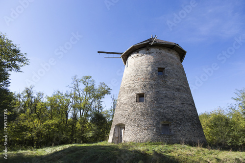 alte windmühle ohne flügelrad