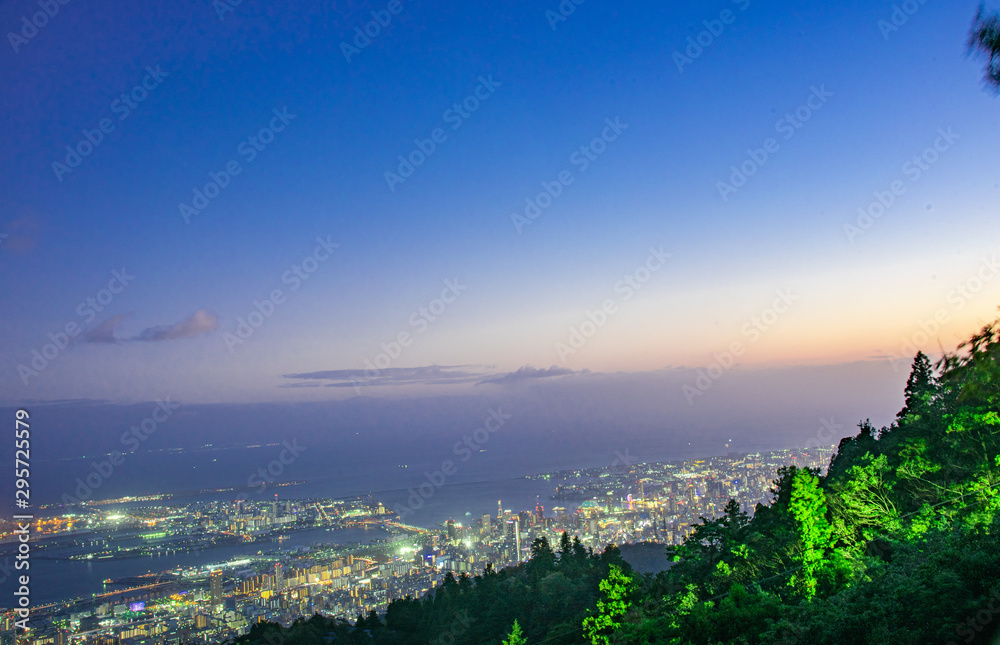 神戸港・かすみのある夜景を長露光