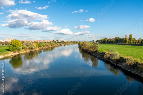Obraz na płótnie Sava river beautiful landscape near Bundek city park and Liberty Birdge, Zagreb, Croatia w salonie