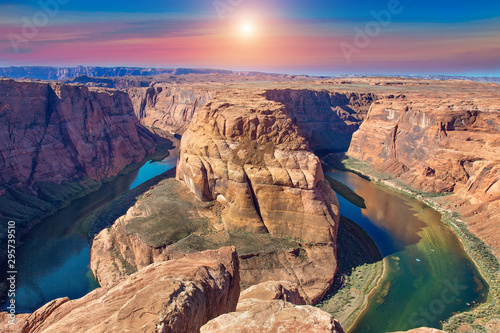 Scenic Horseshoe Bend canyon overlooking Colorado River in Arizona, USA © eskystudio
