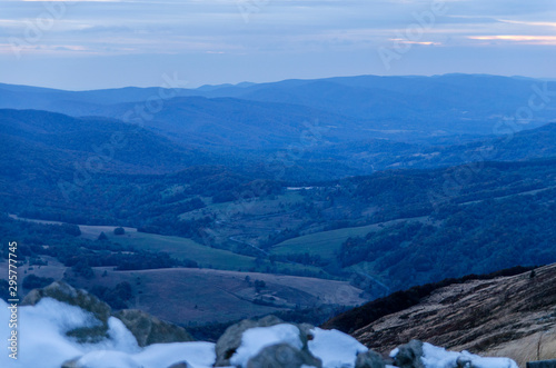 Fototapeta Naklejka Na Ścianę i Meble -  Bieszczady panorama z połoniny Wetlińskiej 