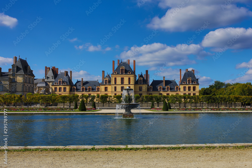 Fototapeta premium the castle of Fontainebleau