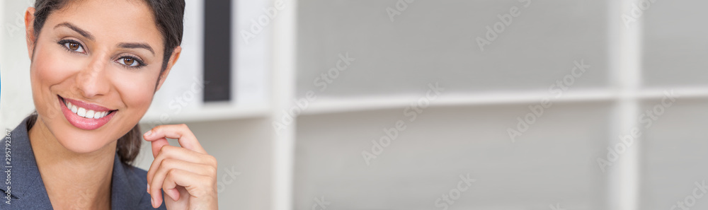 Fototapeta premium Beautiful Latina Hispanic Woman or Businesswoman Panorama Web Banner