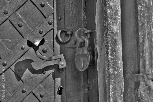 an old door handle © sebi_2569